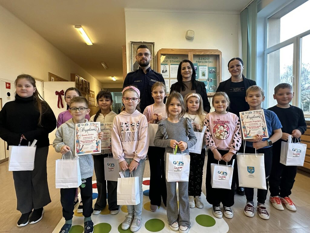 Dzieciństwo Rozdanie nagród w konkursie plastycznym „Dzieciństwo mocy bez przemocy”bez przemocy