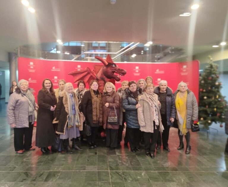 Wizyta seniorów z Klubu Senior+ z Dębowca w Operze Krakowskiej
